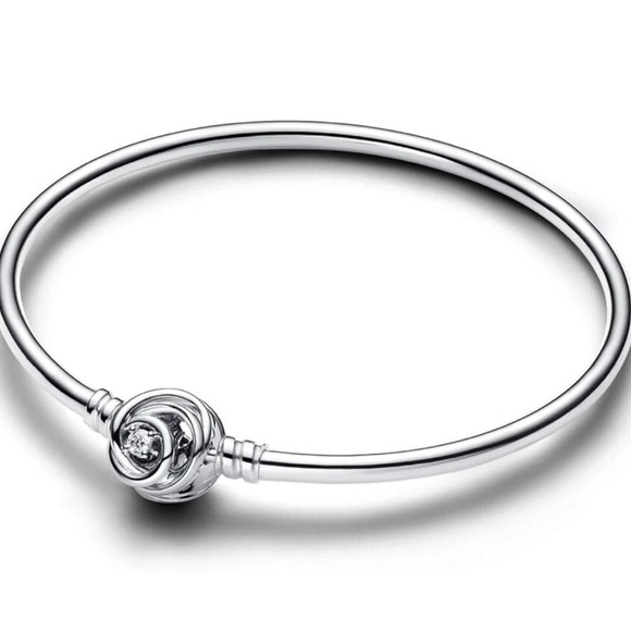 NEW 100% Authentic PANDORA 925 Ale Encircled Clasp Bangle Bracelet 593229C01 - Picture 1 of 7